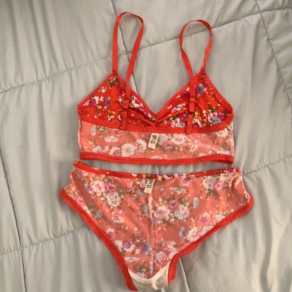Spell revolver intimates set S preowned - Picture 11 of 16